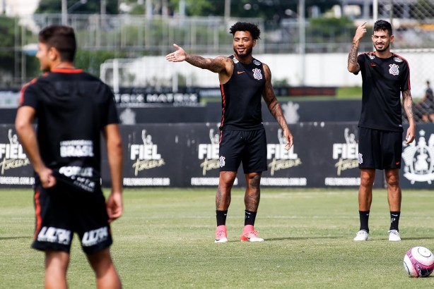 Kazim e Pedro Henrique no último treino antes de enfrentar o Santos, pelo campeonato paulista
