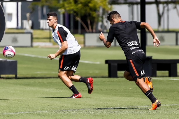 Mantuan treina no CT Joaquim Grava para o clássico contra o Santos