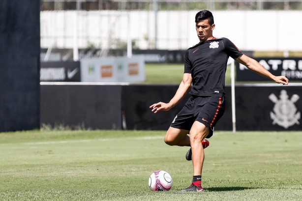 O general Balbuena treinando pela última vez antes de encarar o Santos