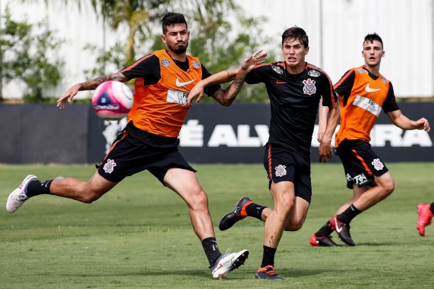 Pedro Henrique e Mateus Vital no treino deste sábado no CT