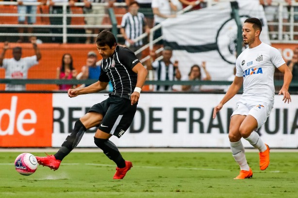 Romero no jogo contra o Santos, que ficou empatado em 1 a 1