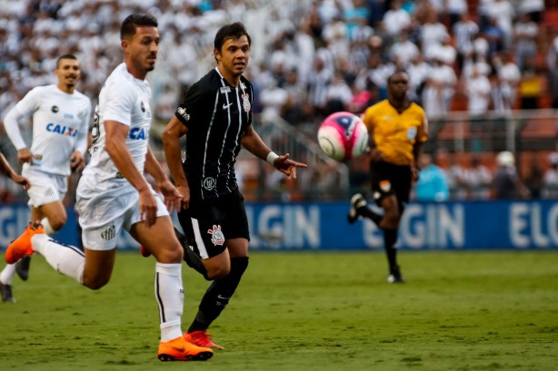 Romero perdeu contra-ataques e irritou a torcida com fraca atuação contra o Santos