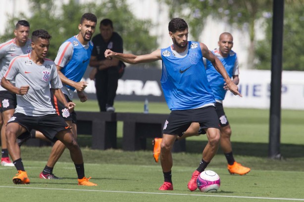 Camacho, Pedrinho, Emerson Sheik no treino da manhã desta segunda.