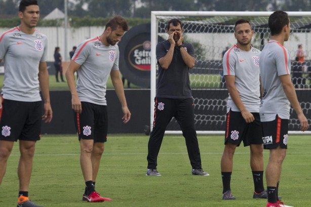 Carille comanda o treino que antecede o duelo contra o Mirassol
