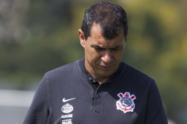 Fábio Carille no treino da manhã desta segunda.
