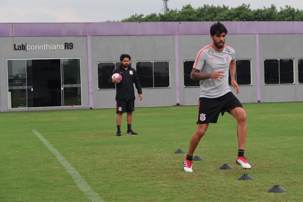 Vilson está afastado há bastante tempo por conta de lesão; Zagueiro já treina com bola