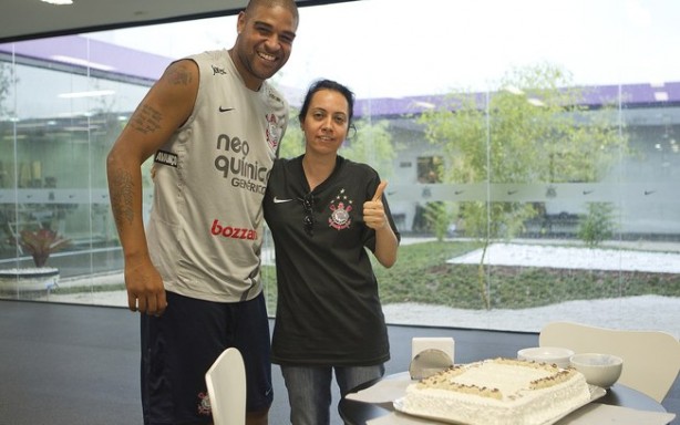 Chris Neves ao lado de Adriano no Corinthians