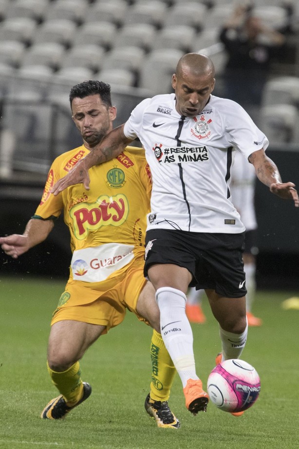 Emerson Sheik atuando contra o Mirassol, na Arena Corinthians