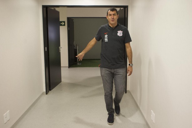 Fábio Carille chega ao vestiário da Arena Corinthians para duelo contra o Mirassol