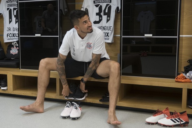 Pedro Henrique no vestiário da Arena Corinthians antes do jogo contra o Mirassol
