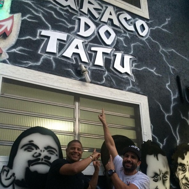 Douglas e seu visitante mais especial no Buraco do Tatu