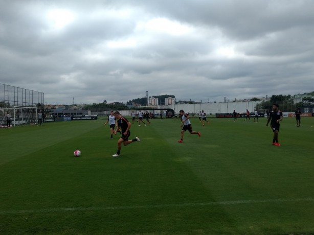 Última parte do treino contou com um coletivo em campo reduzido