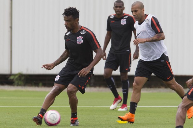 Emerson Sheik e Paulo Roberto no treino desta sexta-feira