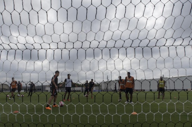 Jogadores do Corinthians se preparam para enfrente o Botafogo-SP na próxima rodada do paulista