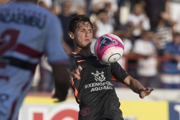 Matheus Vital em ação na tarde deste domingo pela última rodada do paulista