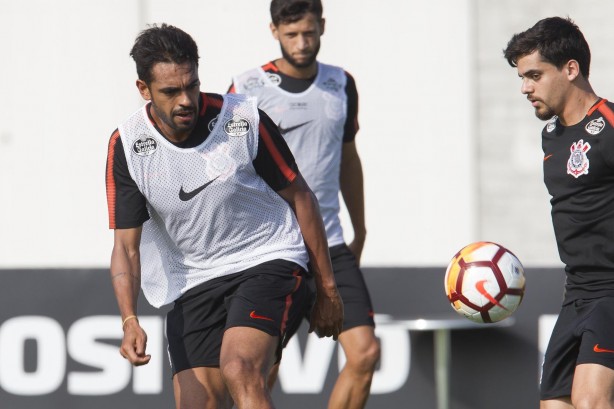 Junior Dutra e Fagner no treino da tarde nesta terça-feira