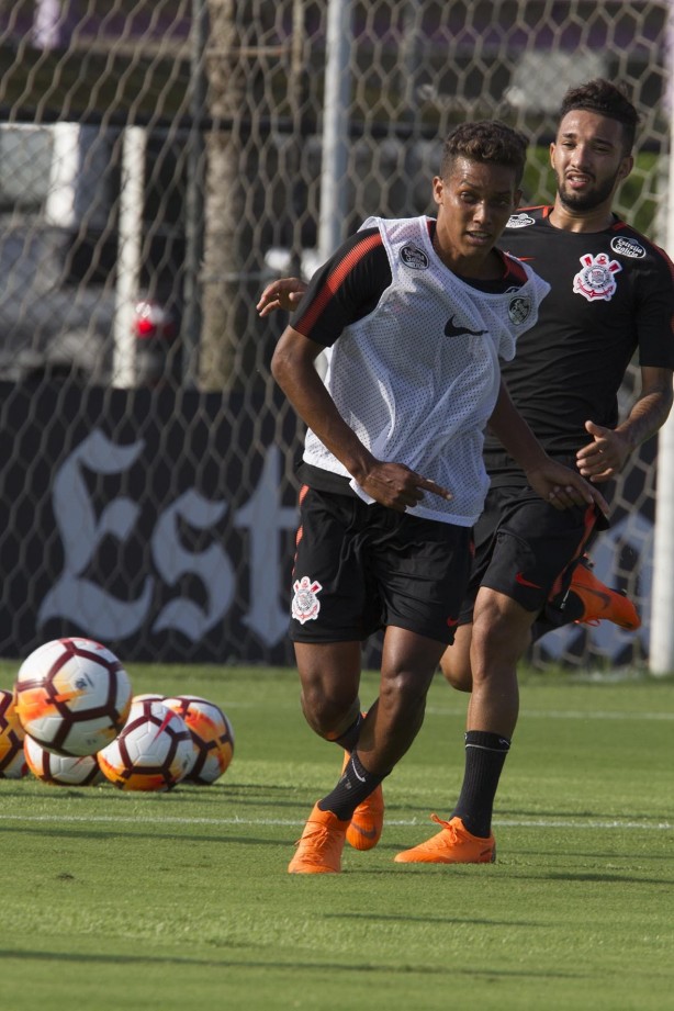 Pedrinho e Clayson no treino da tarde nesta terça-feira
