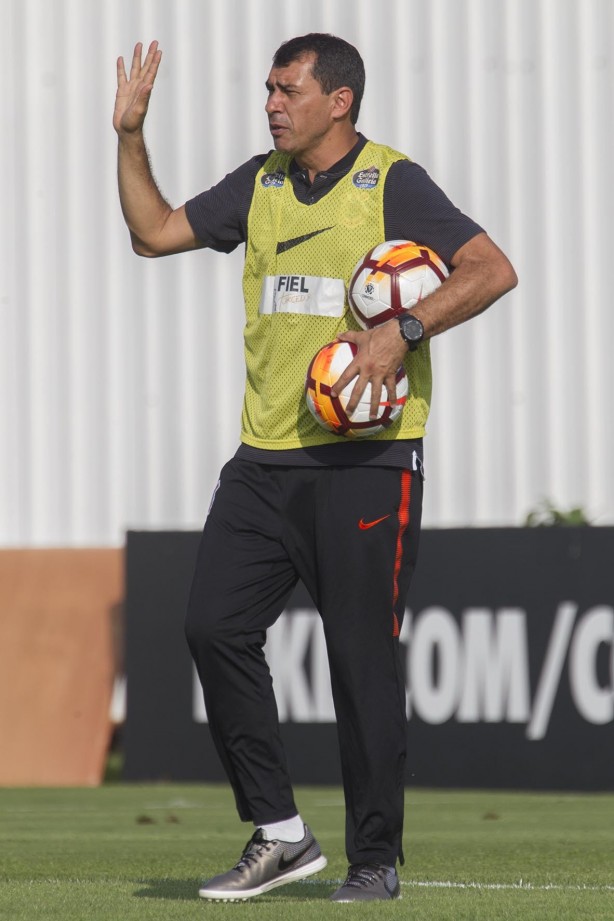 Fábio Carille no treino desta terça