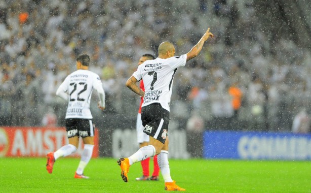 Sheik mudou o jogo ao abrir o placar na Arena Corinthians