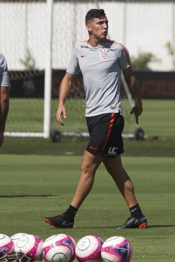 Balbuena treinando nesta sexta-feira no CT Joaquim Grava