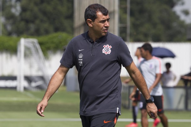 Carille ainda não definiu a equipe que enfrentar o Bragantino, no domingo