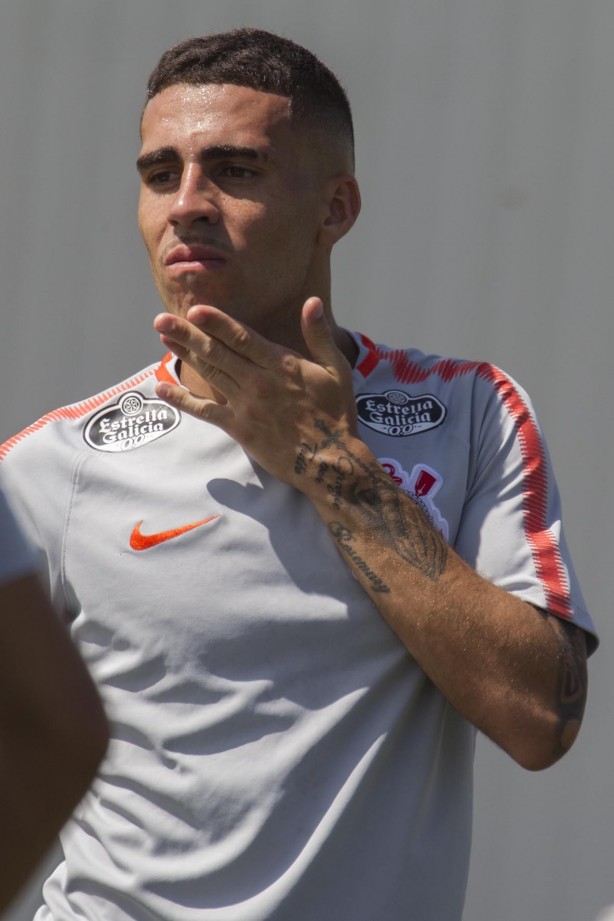 Gabriel no treino desta sexta-feira no CT; Foco total no Bragantino