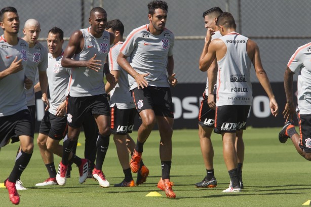 Jogadores treinam para o duelo contra o Bragantino, no domingo, pelo Paulistão