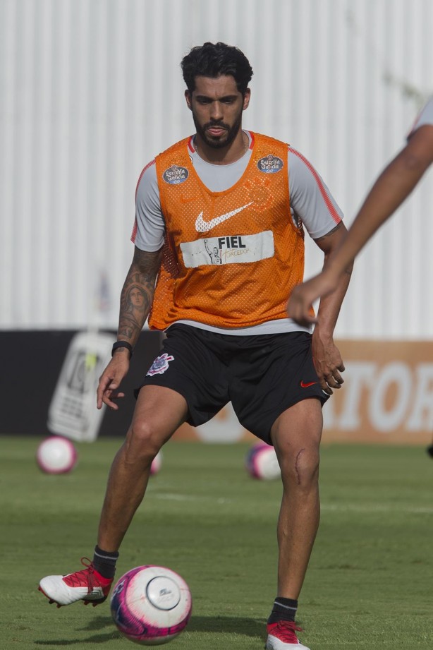 Júnior Dutra no treino desta quinta-feira no CT Joaquim Grava