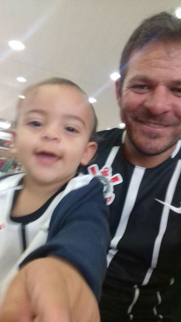 Leif com o pequeno Yuri, que por pouco não se chamou Emerson Basílio