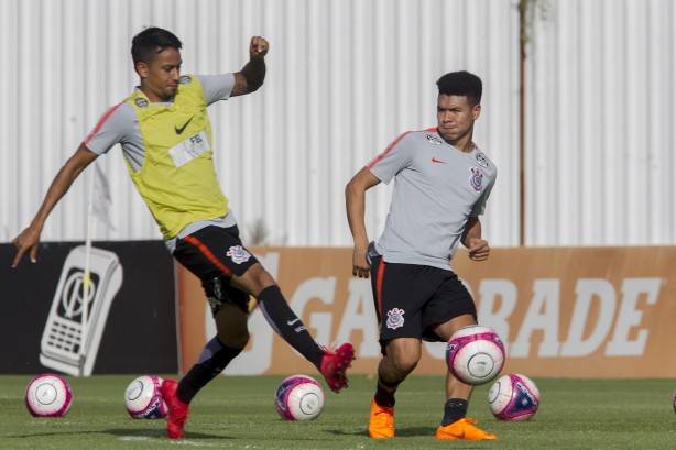 Lucca e Marquinhos Gabriel podem ser envolvidos na negociação entre Corinthians e Santos por Zeca