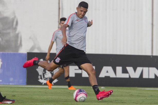 Matheus Matias vive a expectativa de estrear com a camisa do Timão e treina duro para chegar ao peso