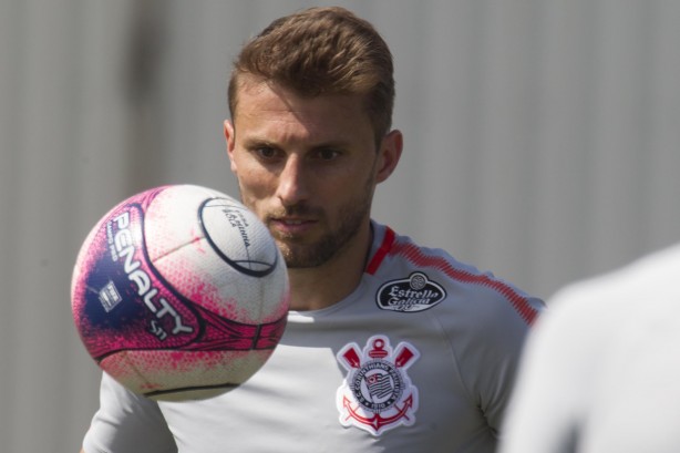 O zagueiro Henrique fez o penúltimo treino antes do jogo contra o Bragantino