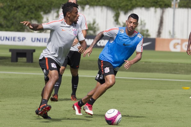 Paulo Roberto e Ralf no treino desta sexta-feira no CT Joaquim Grava