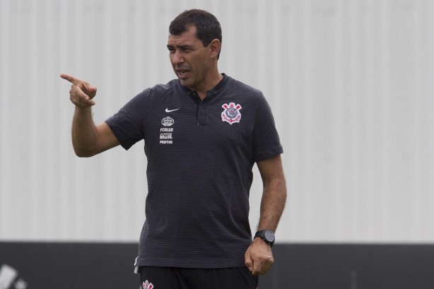 Carille comanda a equipe no último treino antes do jogo contra o Bragantino