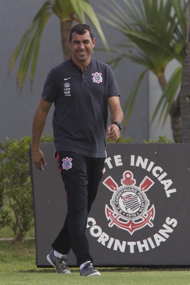Carille treina a equipe no CT para encarar o Bragantino, pelo Paulistão