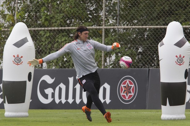 Cássio treinou normalmente para enfrentar o Bragantino