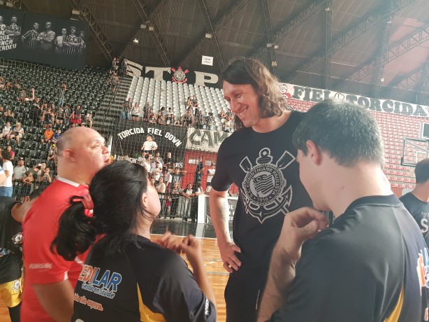 Goleiro conversou com atletas com Síndrome de Down e familiares