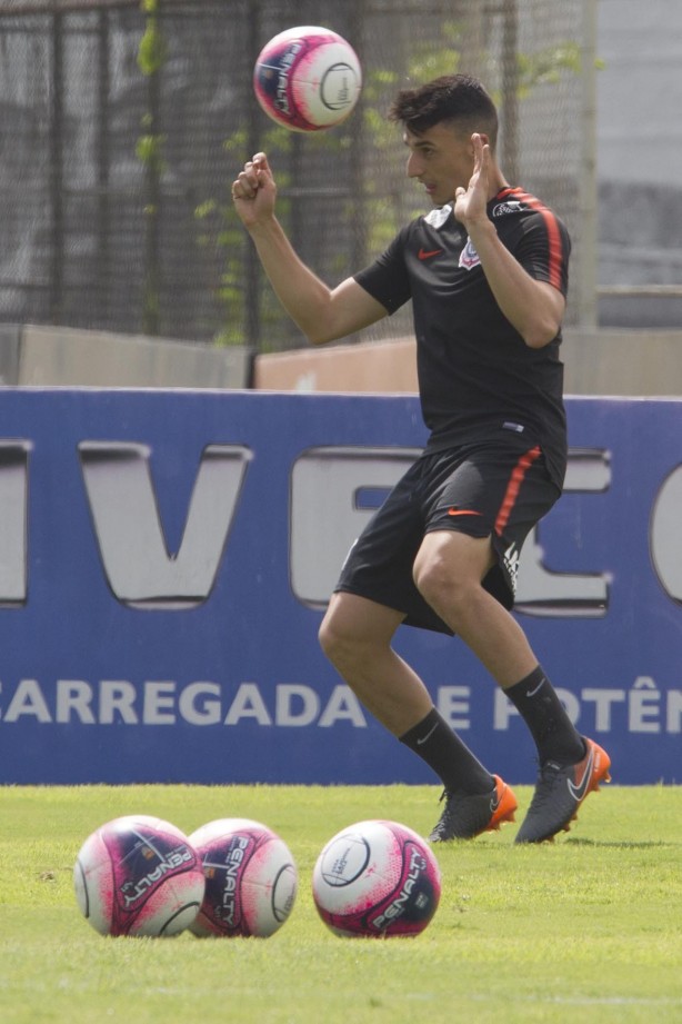 Mantuan faz o último treino antes do jogo contra o Bragantino