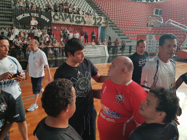 Romero também atendeu fãs corinthianos na Copa Down no PSJ
