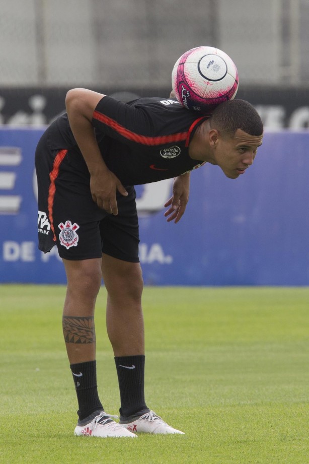 Sidcley chegou e tomou conta da lateral esquerda corintihana