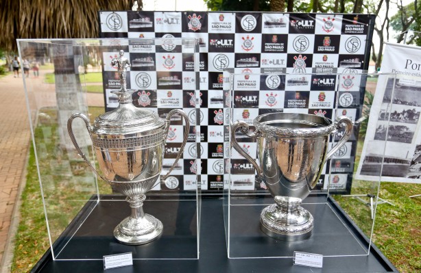 Corinthians conquistou duas taças no estádio Ponte Grande