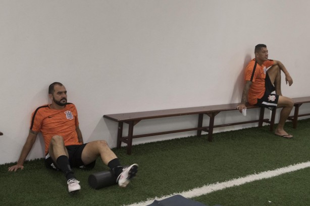 Danilo e Ralf antes da partida entre Bragantino e Corinthians