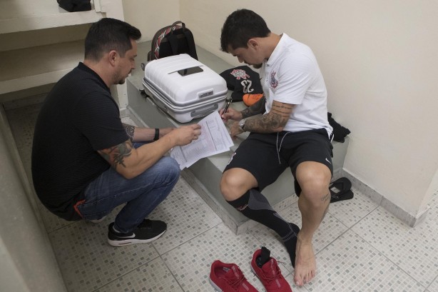 Fagner antes da partida contra o Bragantino
