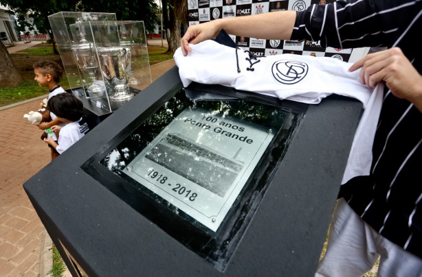 Monumento de comemoração aos 100 anos do primeiro estádio corinthiano, Ponte Grande