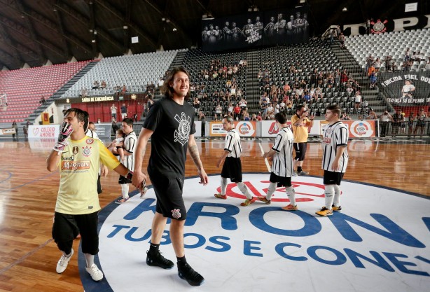 O goleiro Cássio junto com o arqueiro do JR/Corinthians