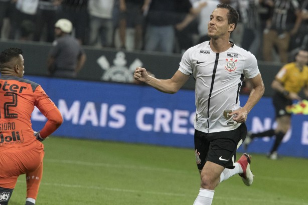 Aos 47 do segundo tempo, Rodriguinho balançou as redes rivais e renovou a esperança corinthiana