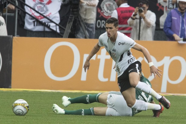 Vital em jogada contra o Palmeiras, pela primeira final do Paulistão 2018