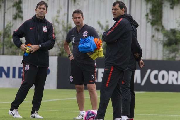 Cuca, Lossa e Carille no treino de hoje no CT Joaquim Grava