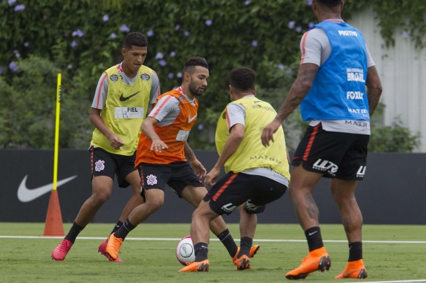 Matheus Matias, Clayson e jogadores treinam no CT