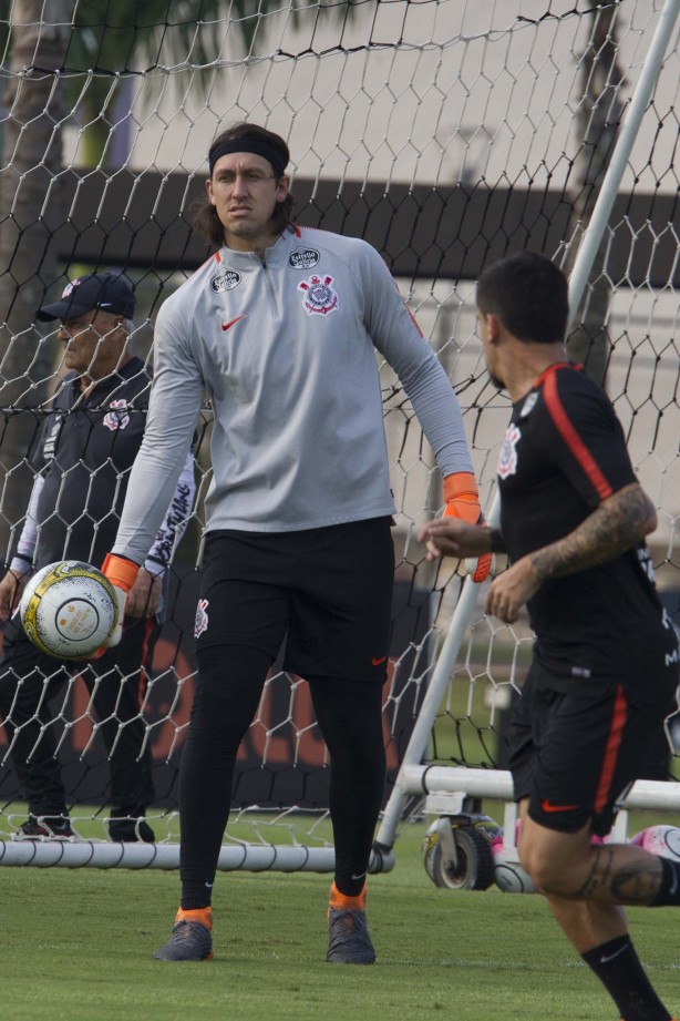 Cássio treina para enfrentar o Palmeiras, na final do campeonato paulista 2018